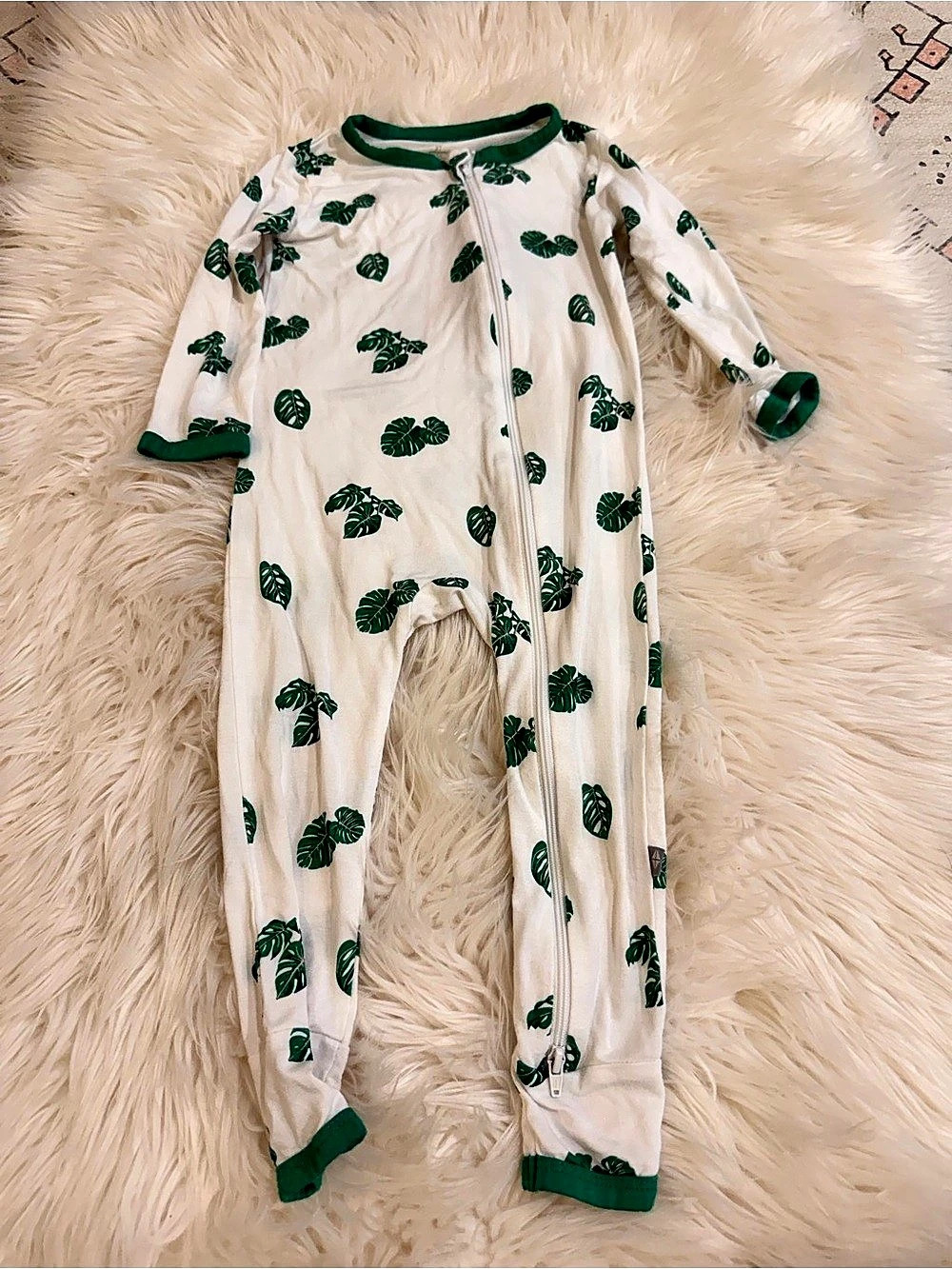 Kyte BABY Zippered Romper Green Monstera Print Pajamas Size 2T